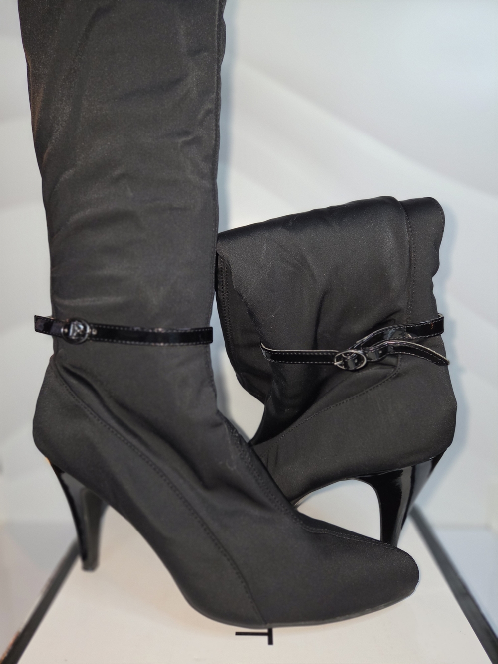 Nine West Brantyn Black Knee-High Heeled Boots – Size 9M – Original Box